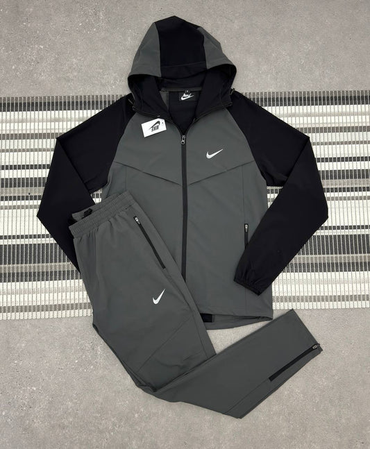 Nike Tech Fleece Tracksuit in Colorway
