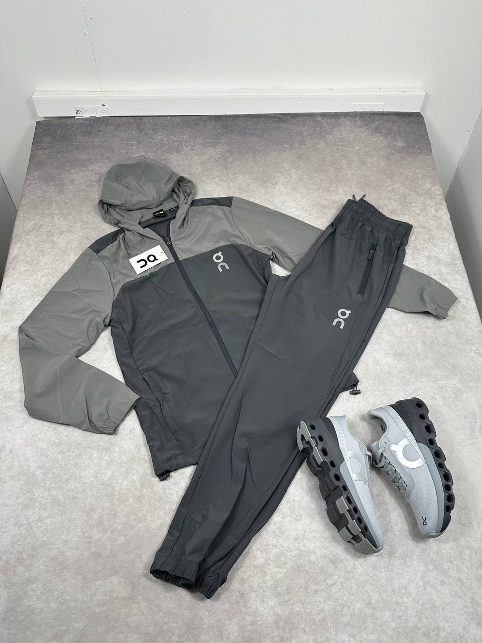 On Cloud Running Performance Athletic Tracksuit