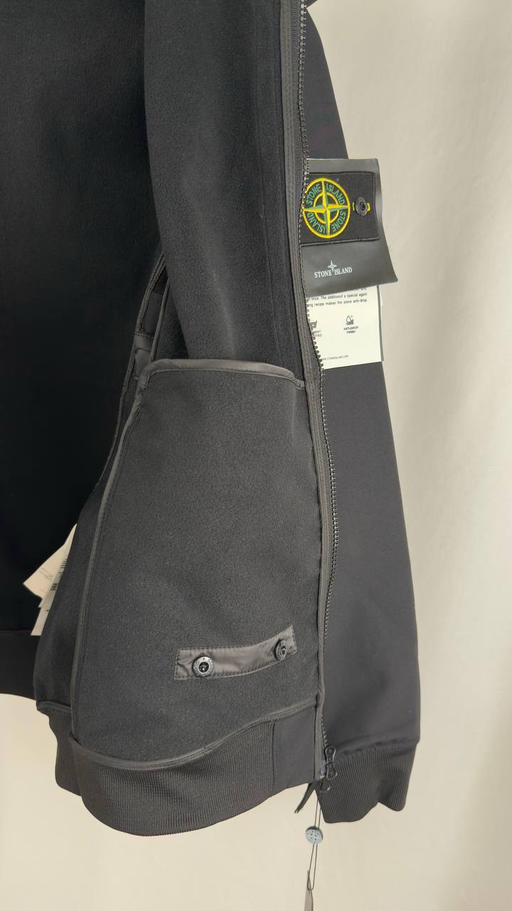 Stone Island 40427 Soft Shell-R e.dye Technology Hooded Blouson