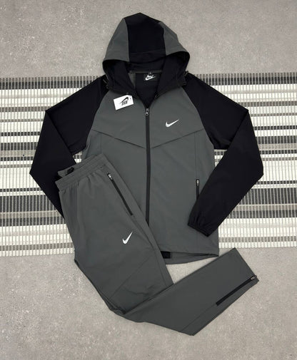Nike Tech Fleece Tracksuit in Colorway