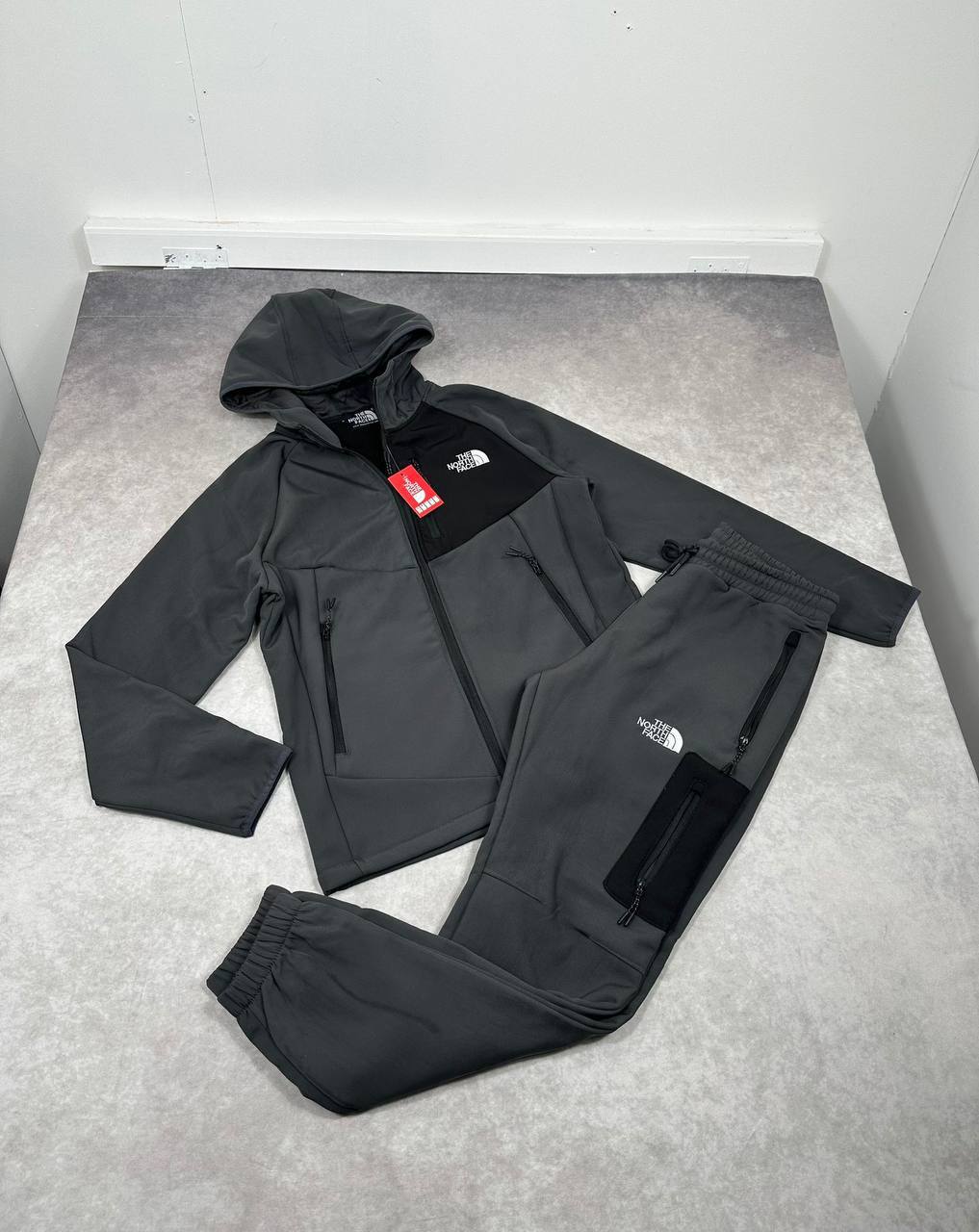 The North Face Full-Zip Softshell Jacket & Matching Joggers Set Tracksuit
